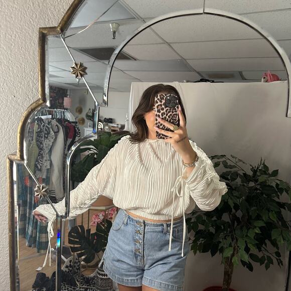 NWT Pleated Long Sleeve Cropped Top White Size Small - Picture 3 of 5